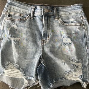 Size Small Judy Blue paint splatter jean shorts